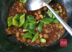 Illustration of how to make diced eggplant with sauce 10