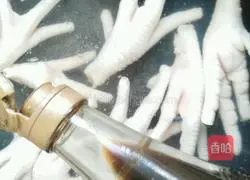 Illustration of how to make spicy braised chicken feet 3