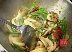 Sichuan style - Illustration of how to make stir-fried porcini mushrooms 9