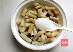 Illustration of how to make lemon pickled pepper and lotus root strips 10