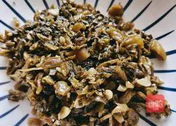 Illustration of how to stir-fry sauerkraut 10