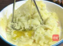 Green Waters and Green Mountains Illustration 4