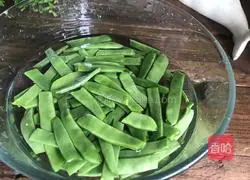 Stir-fried green beans with all four seasons Illustration of how to make beans (oil-free weight loss version) 1