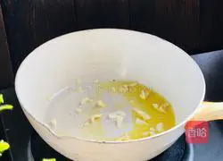 Illustration of how to cook mushrooms with lettuce 5