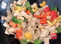 Illustration of how to make fried mushrooms with three peppers (fried king oyster mushrooms with colored peppers) 5