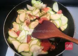 Illustration of how to stir-fry zucchini with tomatoes 12 