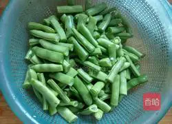 Illustration of how to make cold green beans 5