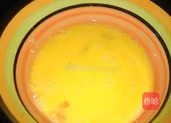 Illustration of how to make fried eggs with leeks 3