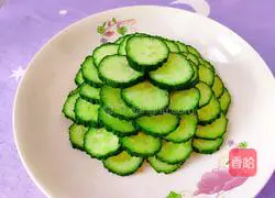 Illustration of how to make cold cucumber 4