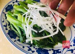 Illustration of how to make garlic-flavored boiled cabbage heart 5