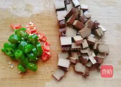 How to make fried eggs with chili peppers Illustration 2