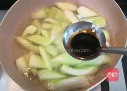 Illustration of how to make red braised cucumber 9
