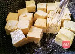 Illustration of how to make golden soup pickled cabbage and tofu 4