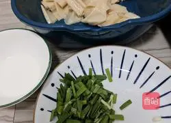 Illustration of how to make stir-fried bean curd with leeks 2