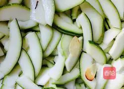 Illustration of how to make stir-fried fresh melon 5