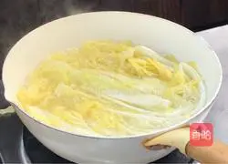 Illustration of how to make wolfberry mixed with baby cabbage 8