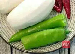 Illustration of how to make cold and spicy shredded radish 1