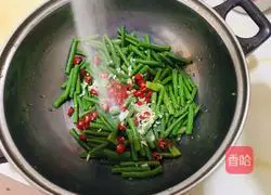 Illustration of how to make sweet and sour cowpeas 7