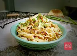 Illustration of how to make cold tofu skin 7