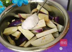 Illustration of how to make fried eggplant and beans 4