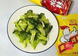 Illustration of how to make stir-fried broccoli 11