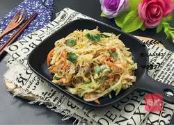 Illustration of how to make cabbage, bean sprouts, bean skin and carrots 11