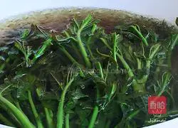 Illustration of how to make Chinese toon mixed with tofu 4