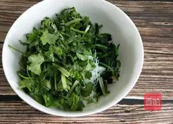 Illustration of how to make cold spinach and dried tofu skin 10