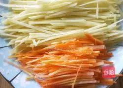 Spicy and sour shredded potatoes Practice illustration 2