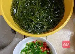 Illustration of how to make cold kelp shreds 1