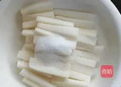  Illustration of how to make sour and crisp radish 3