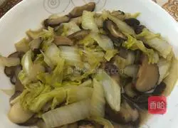 Illustration of how to stir-fry cabbage with mushrooms 6