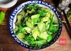 Illustration of how to make green pepper and cucumber 10