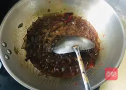 Hot and Sour Rice Noodles Recipe Illustration 9