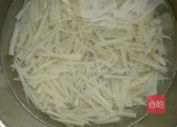 Illustration of how to make stir-fried yam shreds 4