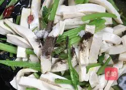 Illustration of how to make fried dried tofu with celery 8