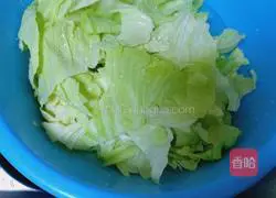Illustration of how to make hand-shred cabbage 2