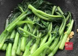 Illustration of how to make garlic cabbage 5