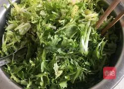 Illustration of how to make cold bitter chrysanthemum 5