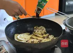 Illustration of Spicy Dry Pot Lotus Root Slices 5