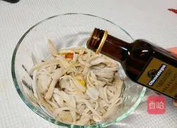 Illustration of hand-shredded Pleurotus eryngii 2