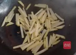 Illustration of how to make stir-fried potato strips with mushrooms 3
