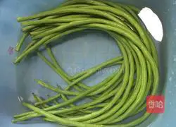 Illustration of how to make fried cowpeas 1