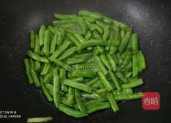 Illustration of how to make stir-fried green beans 4