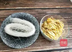 Illustration of how to make cold spinach and dried tofu skin 2