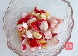 Illustration of how to make cold cherry radish 10