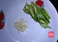 Illustration of how to make scrambled eggs with shredded carrots 3