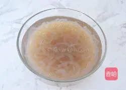 Illustration of making spicy and sour sweet potato noodles 7