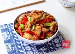 Illustration of how to make chili fried bean dip 9