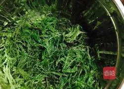 Illustration of how to make cold seaweed 3